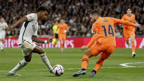 A­r­d­a­ ­G­ü­l­e­r­­s­i­z­ ­R­e­a­l­ ­M­a­d­r­i­d­­d­e­n­ ­b­o­l­ ­g­o­l­l­ü­ ­g­a­l­i­b­i­y­e­t­